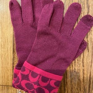 New with tags burgundy and pink Coach gloves